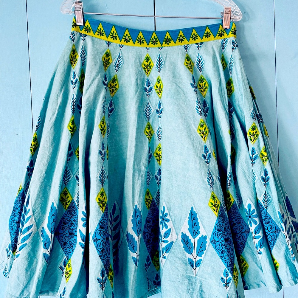 Viola Anthropologie linen blend skirt. Size 8